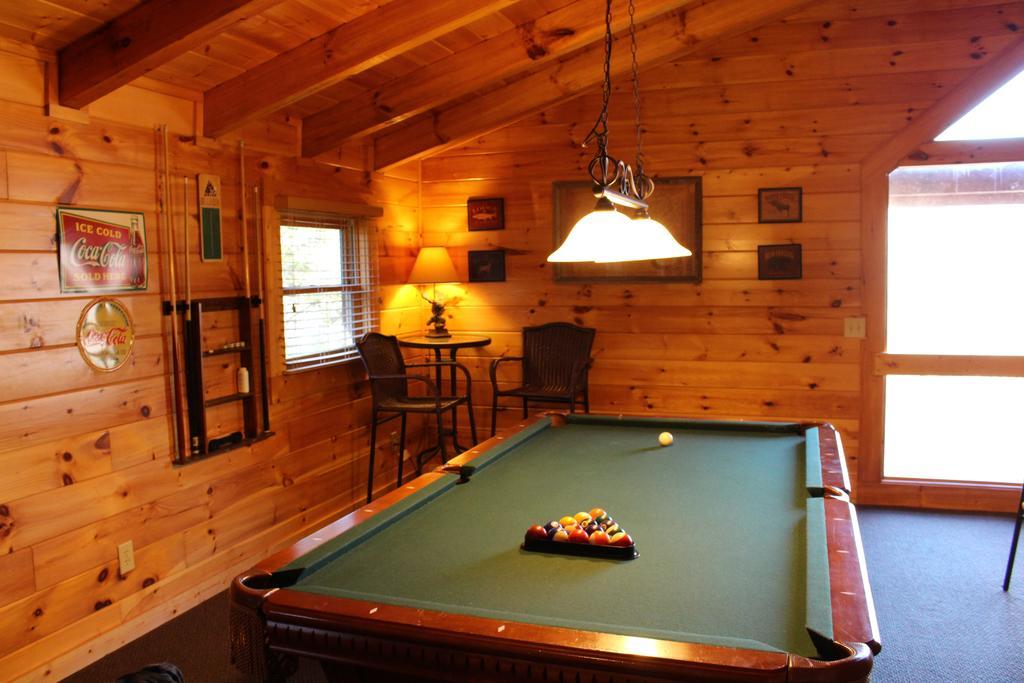 Knotty By Nature Gatlinburg Room photo