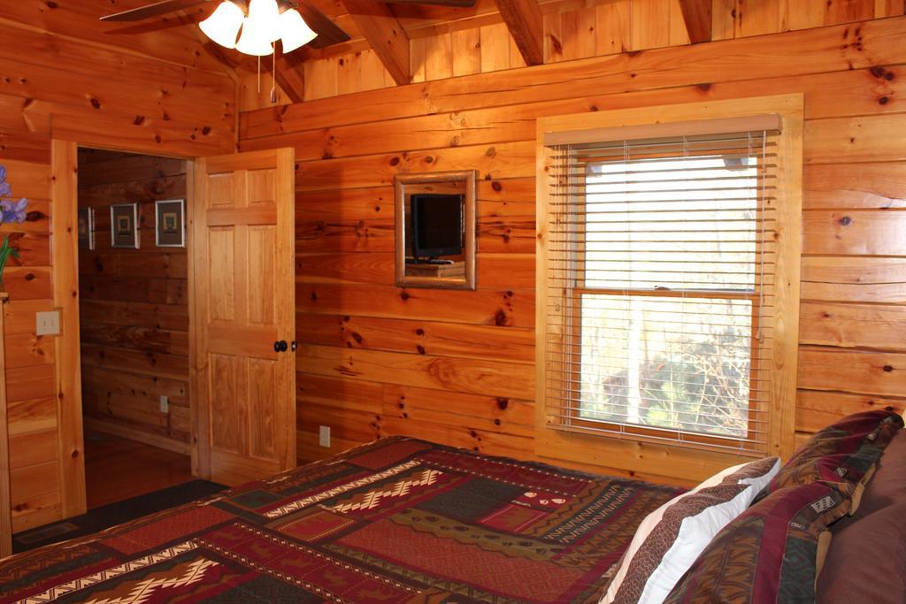 Knotty By Nature Gatlinburg Room photo