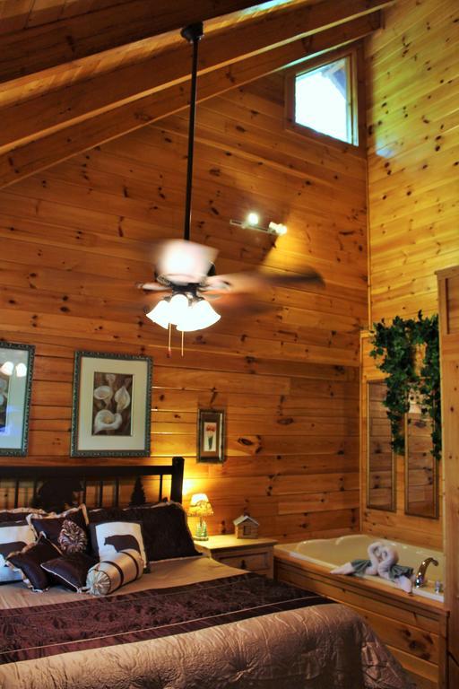 Knotty By Nature Gatlinburg Room photo