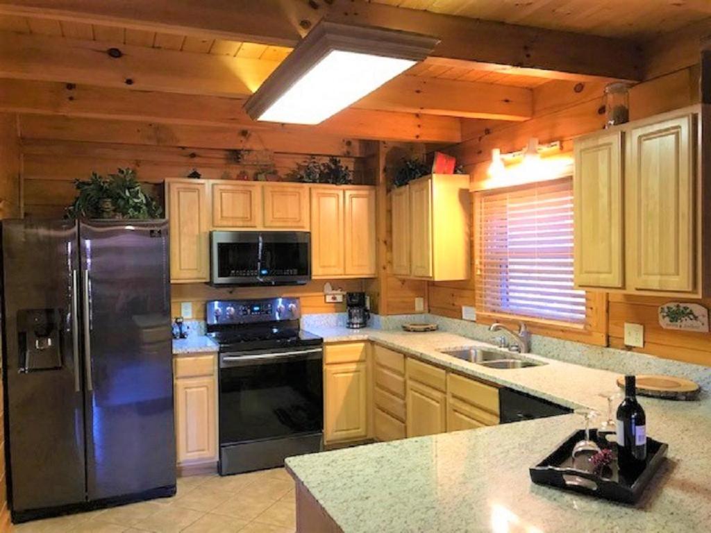 Knotty By Nature Gatlinburg Exterior photo